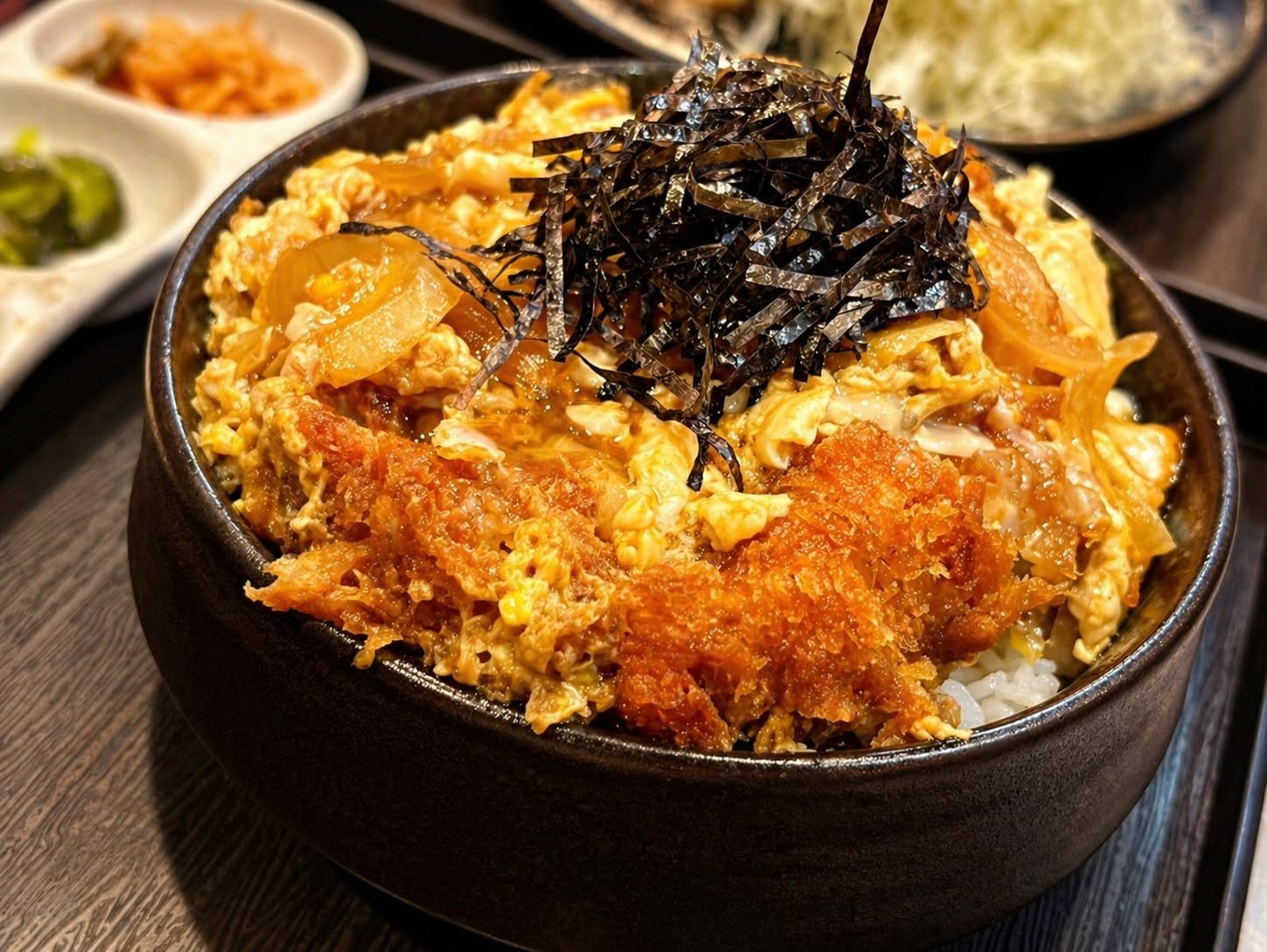 คัตสึด้ง ข้าวหน้าหมูทอดราดไข่ เมนูยอดนิยมก่อนสอบ เพราะ 